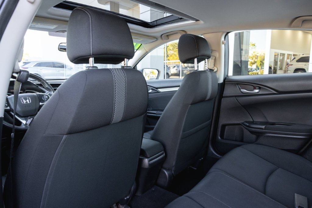 Used 2018 Polished Metal Metallic Honda EX-T image 24