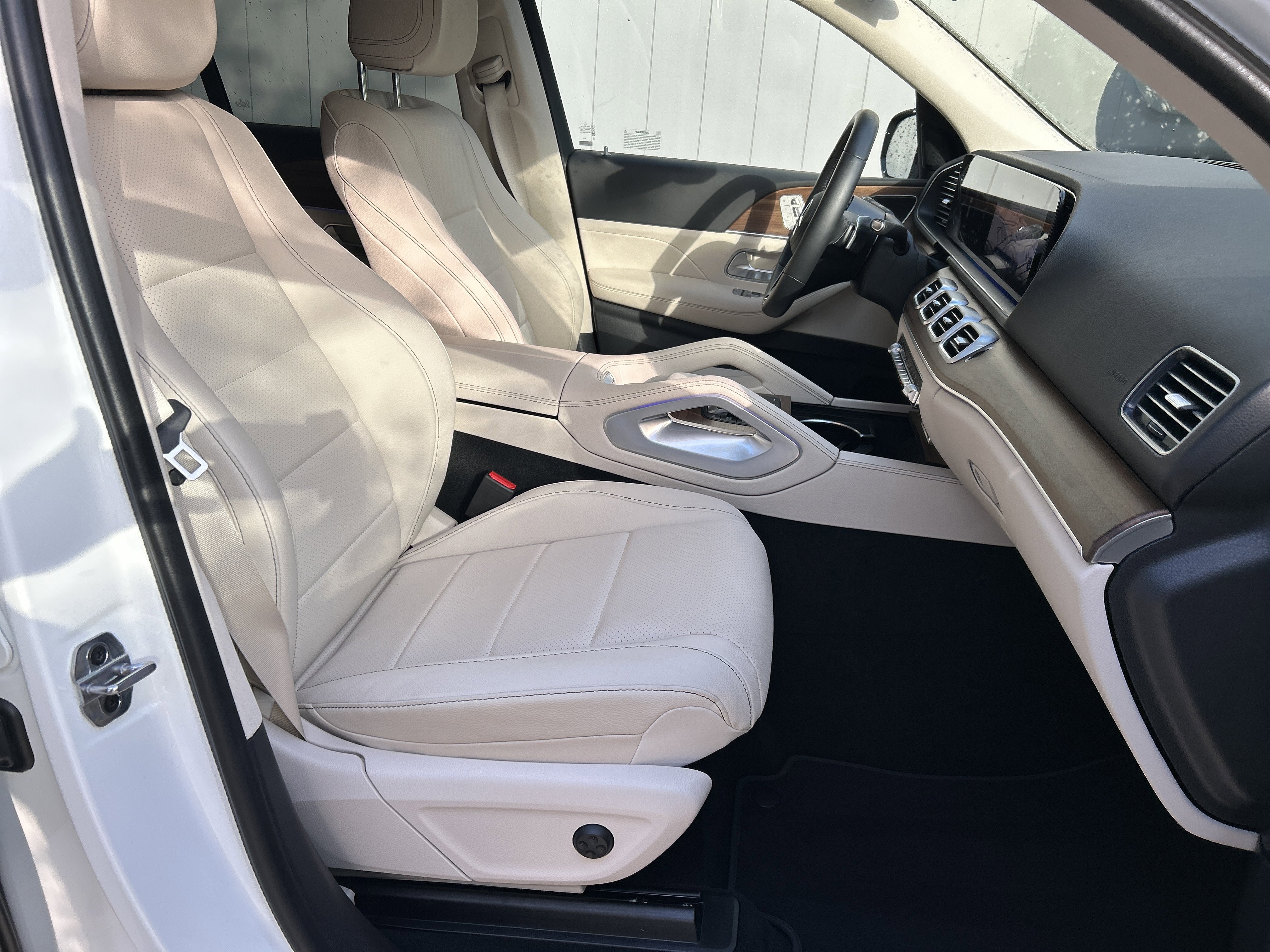 Certified Used 2025 Polar White Mercedes-Benz GLE 450e 4MATIC® SUV image 53