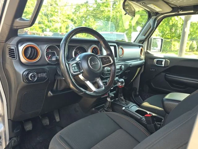 Used 2020 Silver Jeep Mojave image 28