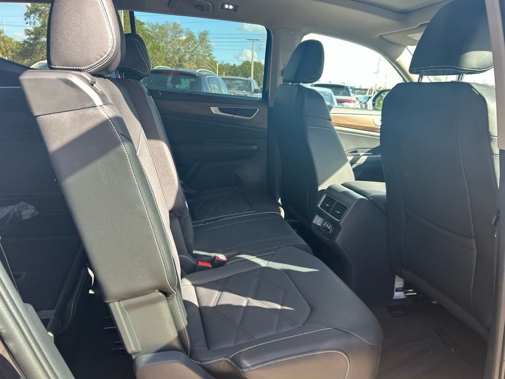 New 2026 Black Volkswagen SE w/Technology image 38