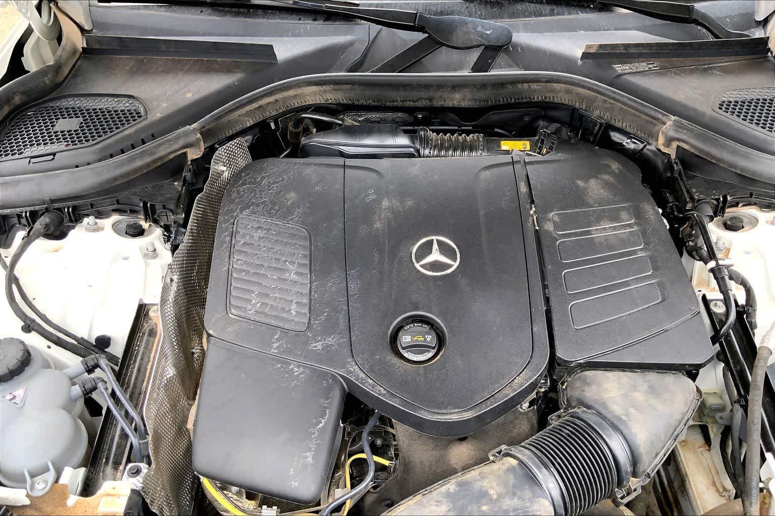 Used 2025 Polar White Mercedes-Benz GLC 300 image 32