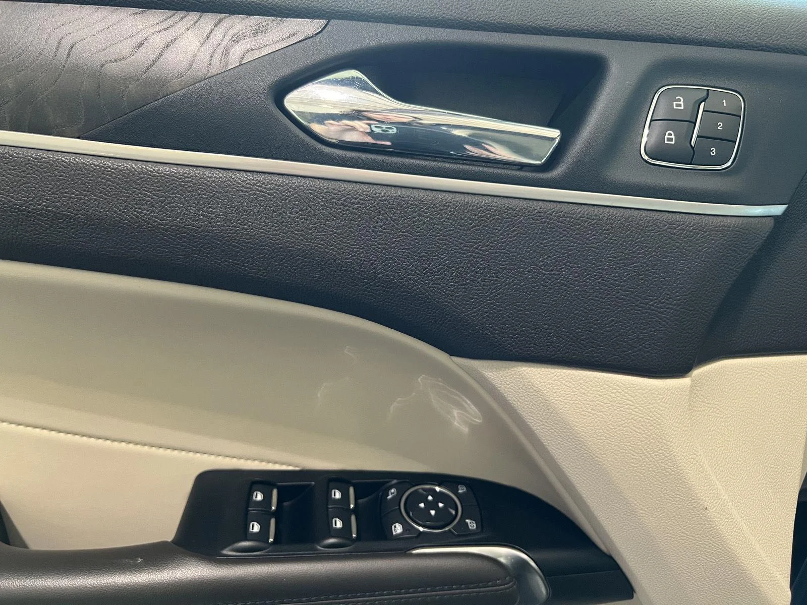 Used 2019 Rhapsody Blue Lincoln Reserve image 11