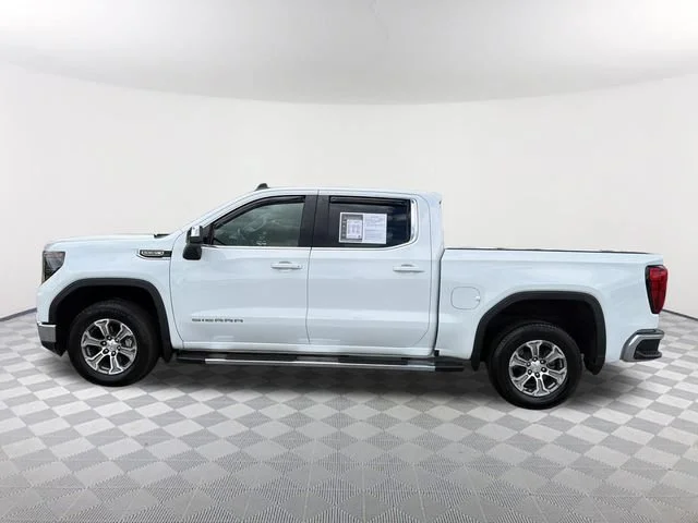 Used 2025 Summit White GMC SLE image 8