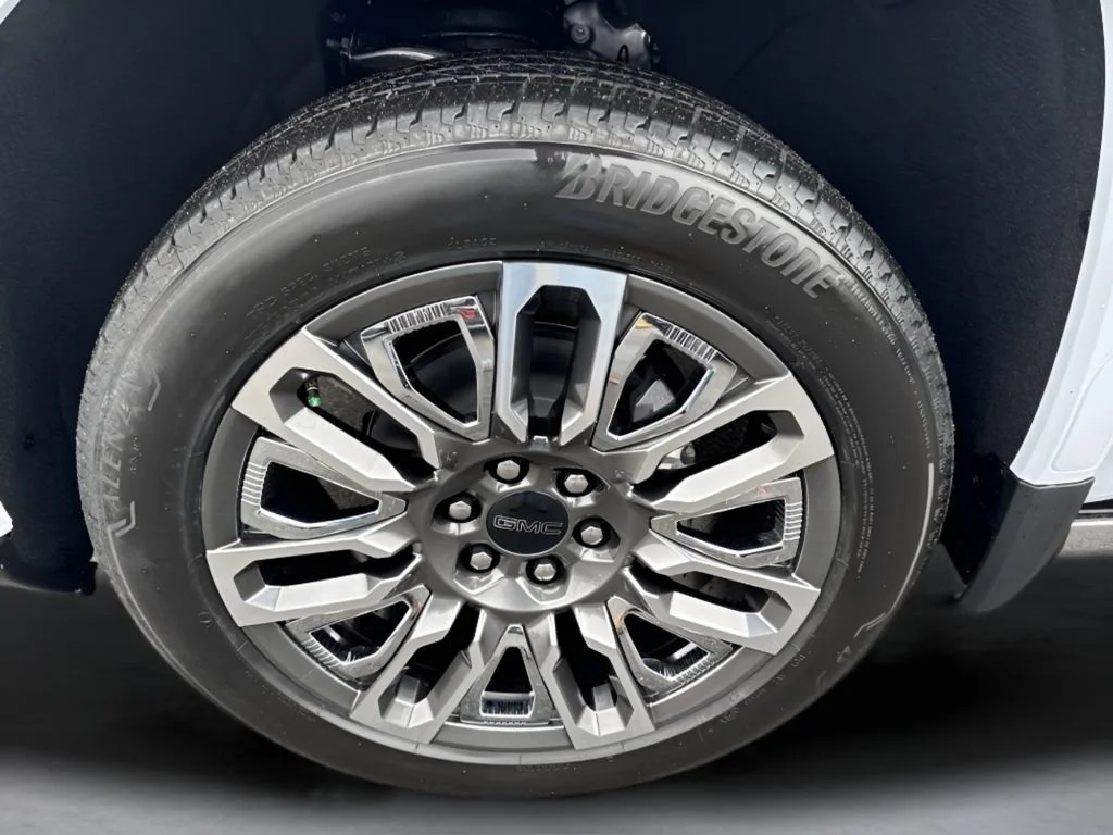 New 2026 Glacier White Tricoat GMC Denali Ultimate image 41