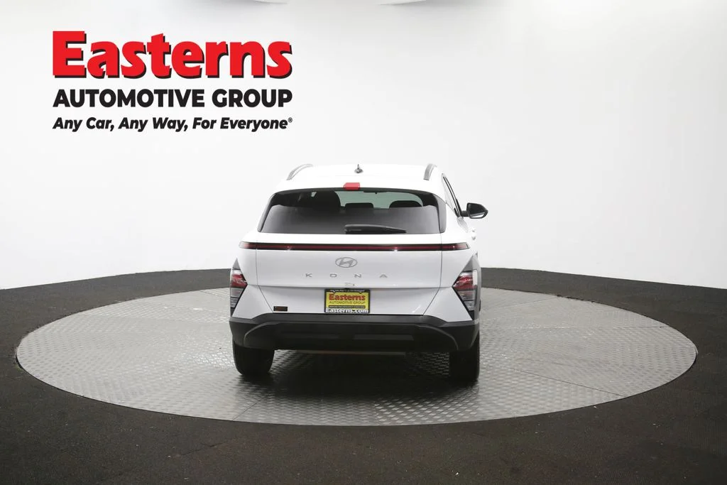 Used 2025 White Hyundai SEL image 40