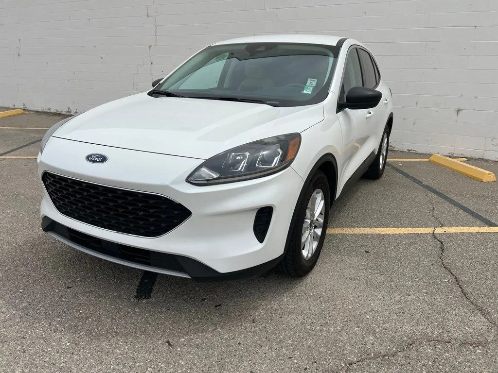 Used 2022 Star White Ford SE image 1