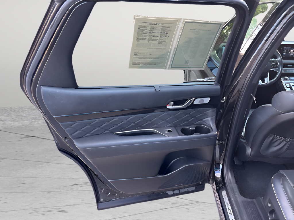 Used 2023 White GMC Denali image 39