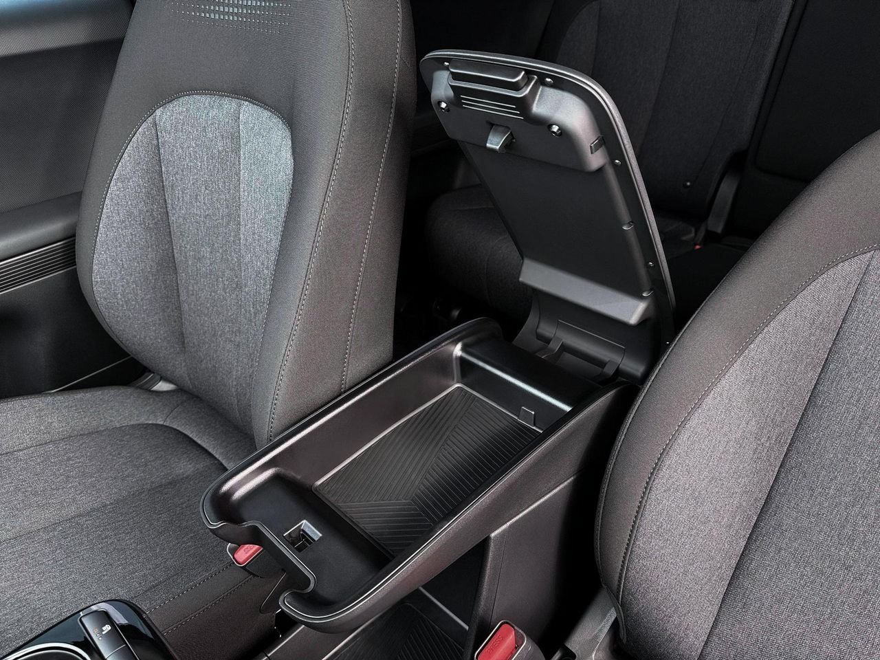New 2026 Abyss Black Hyundai SE image 18