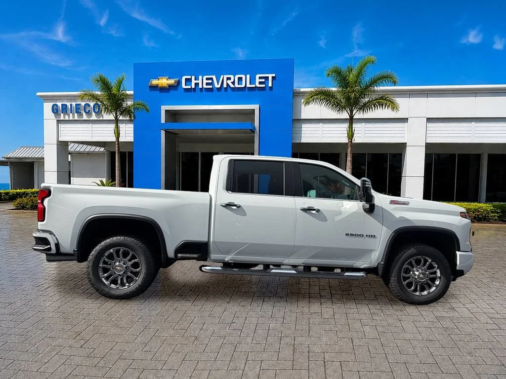 New 2026 Summit White Chevrolet LT image 7