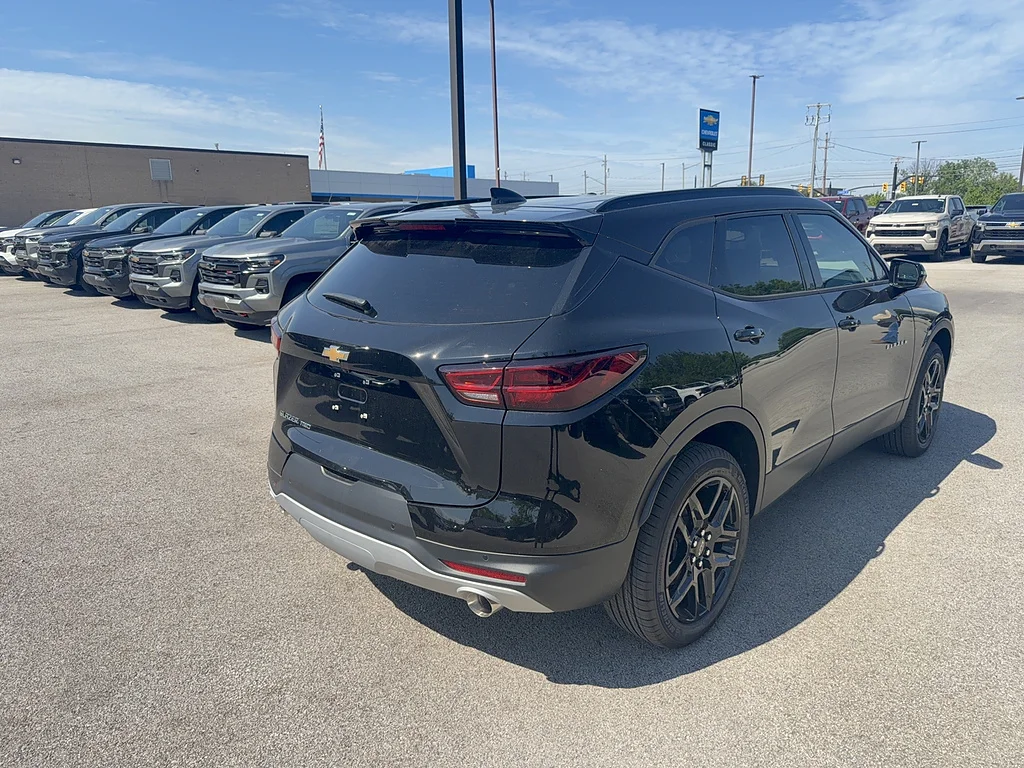 New 2026 Black Chevrolet 3LT image 5