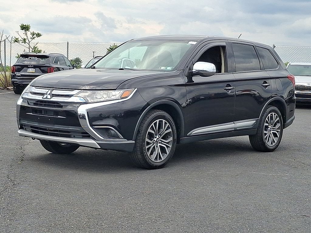 Used 2016 Black Mitsubishi  image 3