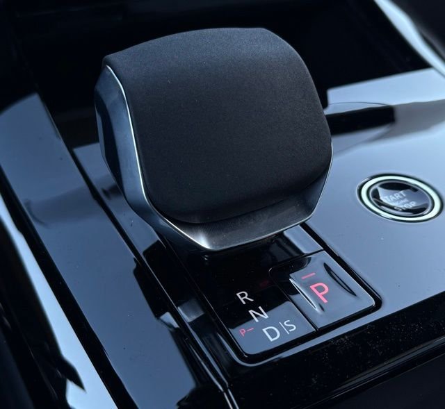New 2026 Carpathian Grey Land Rover Dynamic SE image 27