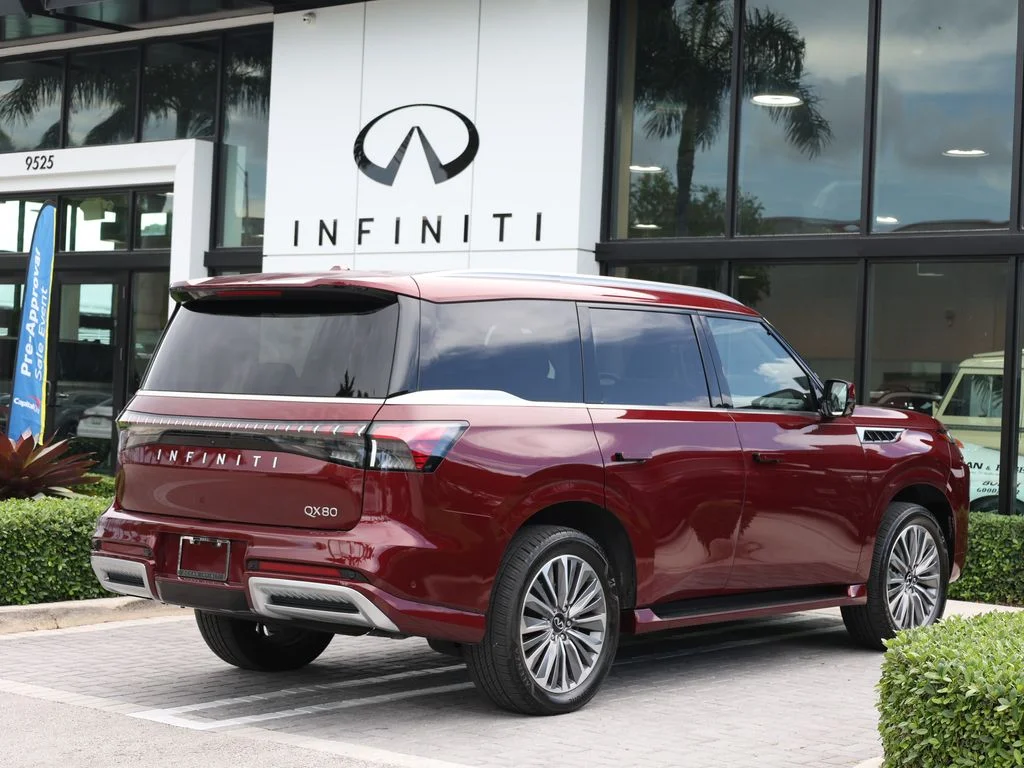 Certified Used 2025 Red INFINITI LUXE image 4