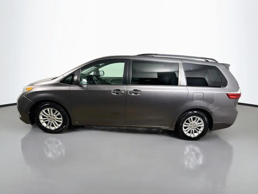 Used 2015 Predawn Gray Mica Toyota XLE Premium image 4