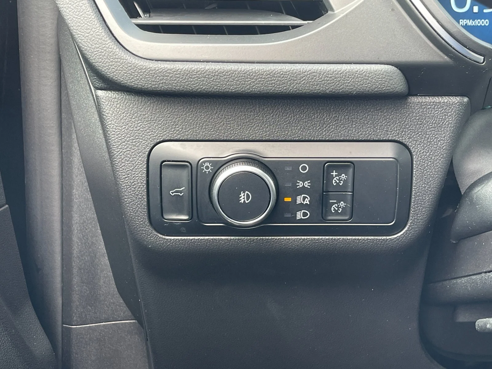 Used 2024  Ford Platinum image 31