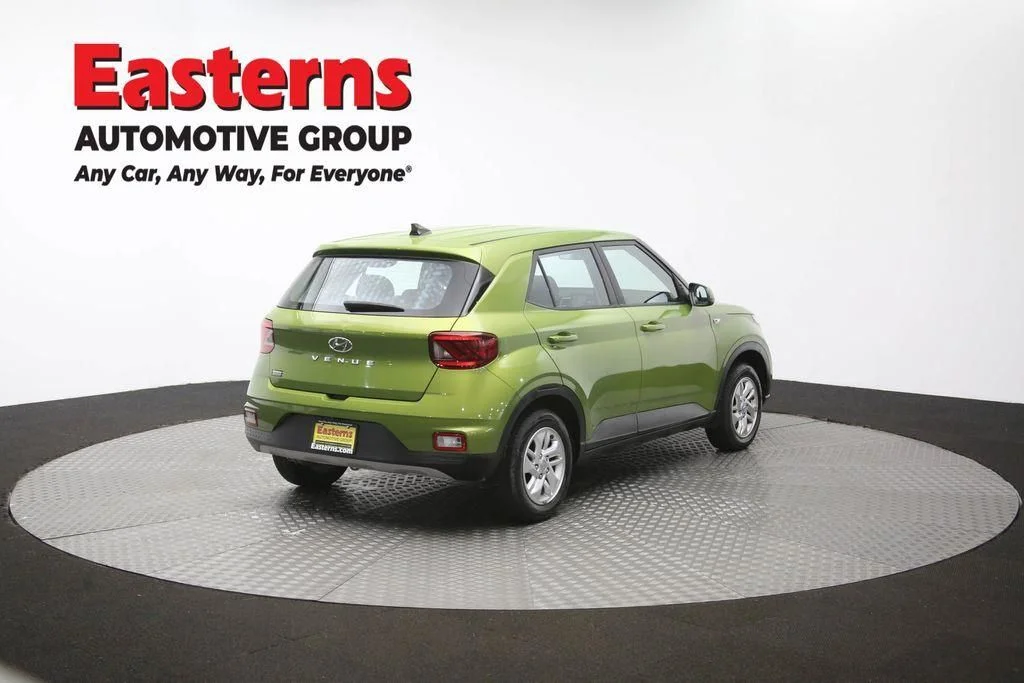 Used 2022 Green Hyundai SE image 42