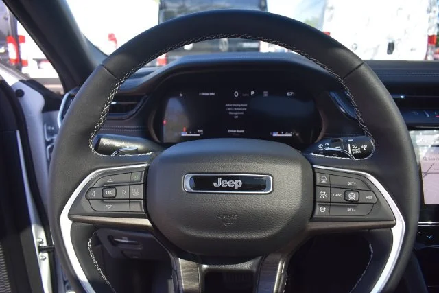 New 2027 Bright White Clearcoat Jeep Laredo Altitude image 32