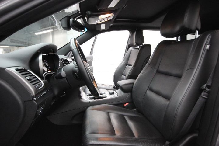 Used 2020 Silver Jeep Limited image 13