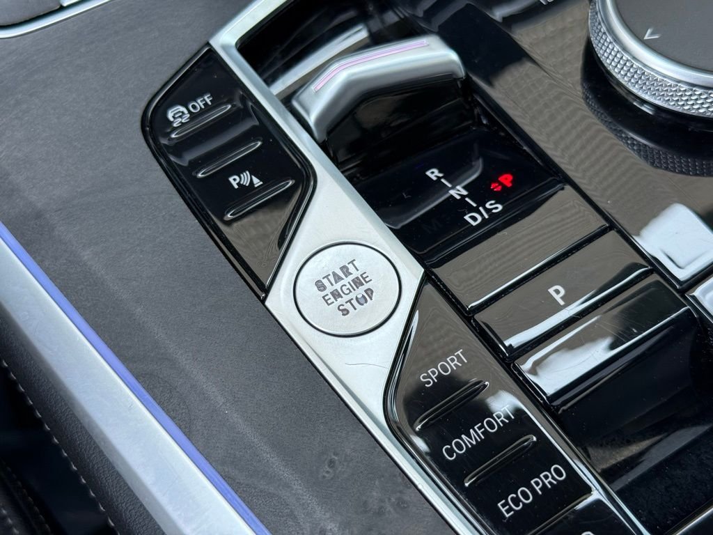 Used 2024 White BMW xDrive40i image 29
