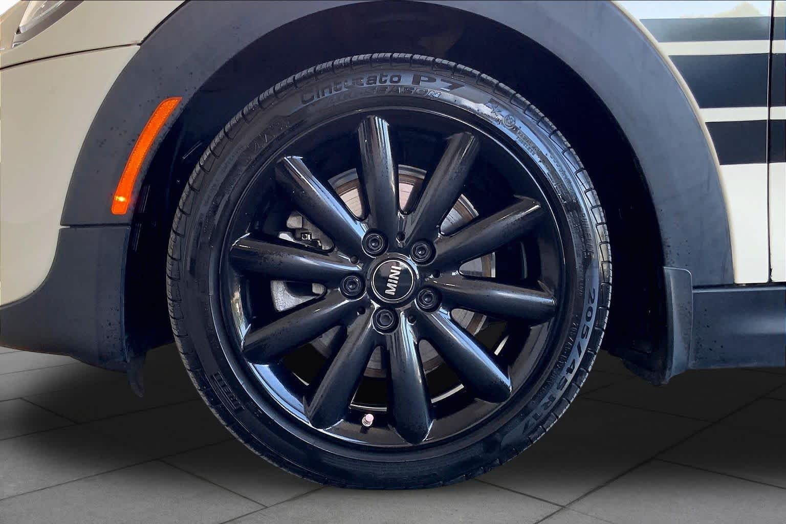Used 2019 Pepper White MINI Cooper S image 11