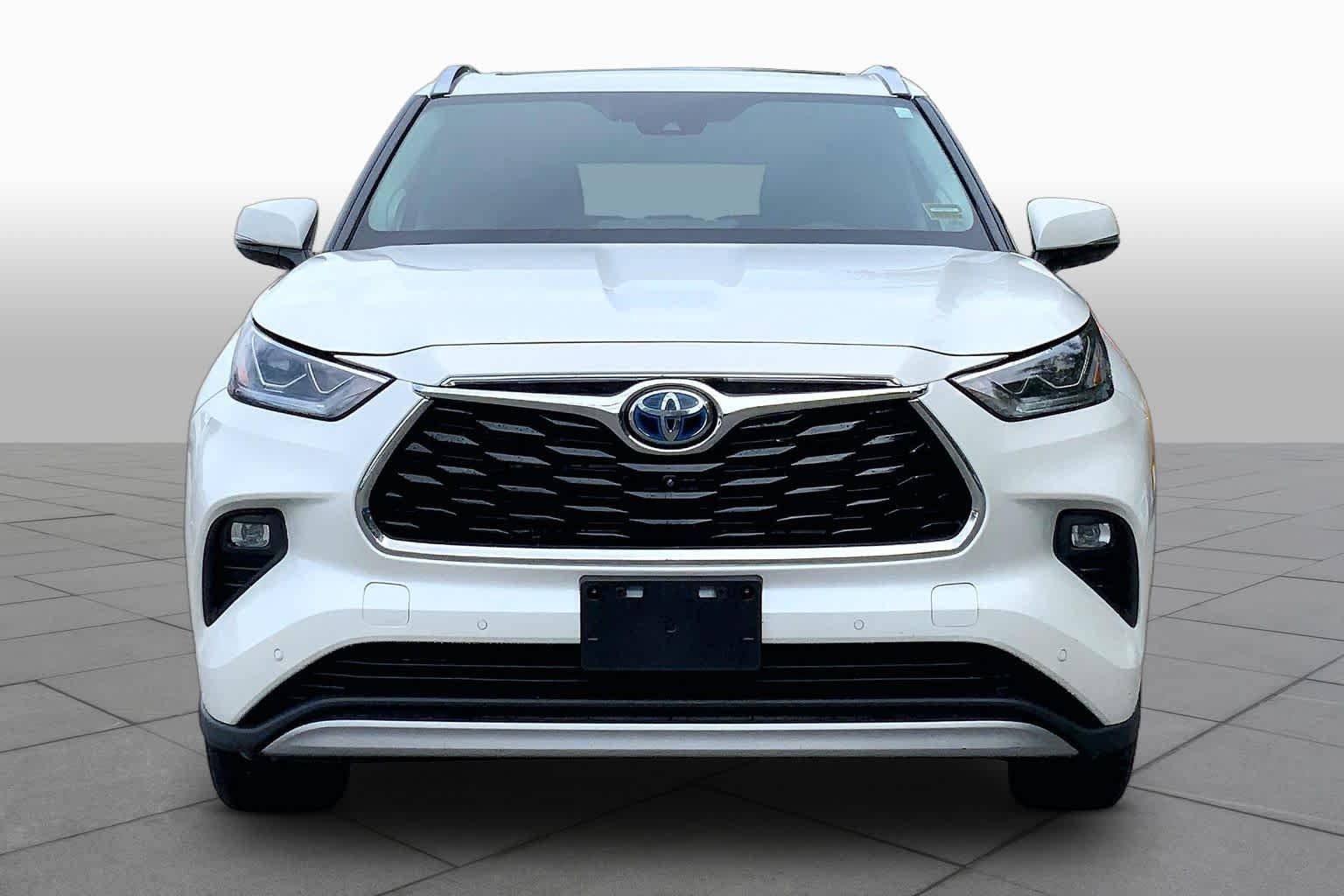 Used 2021 Blizzard Pearl Toyota Hybrid Platinum image 4
