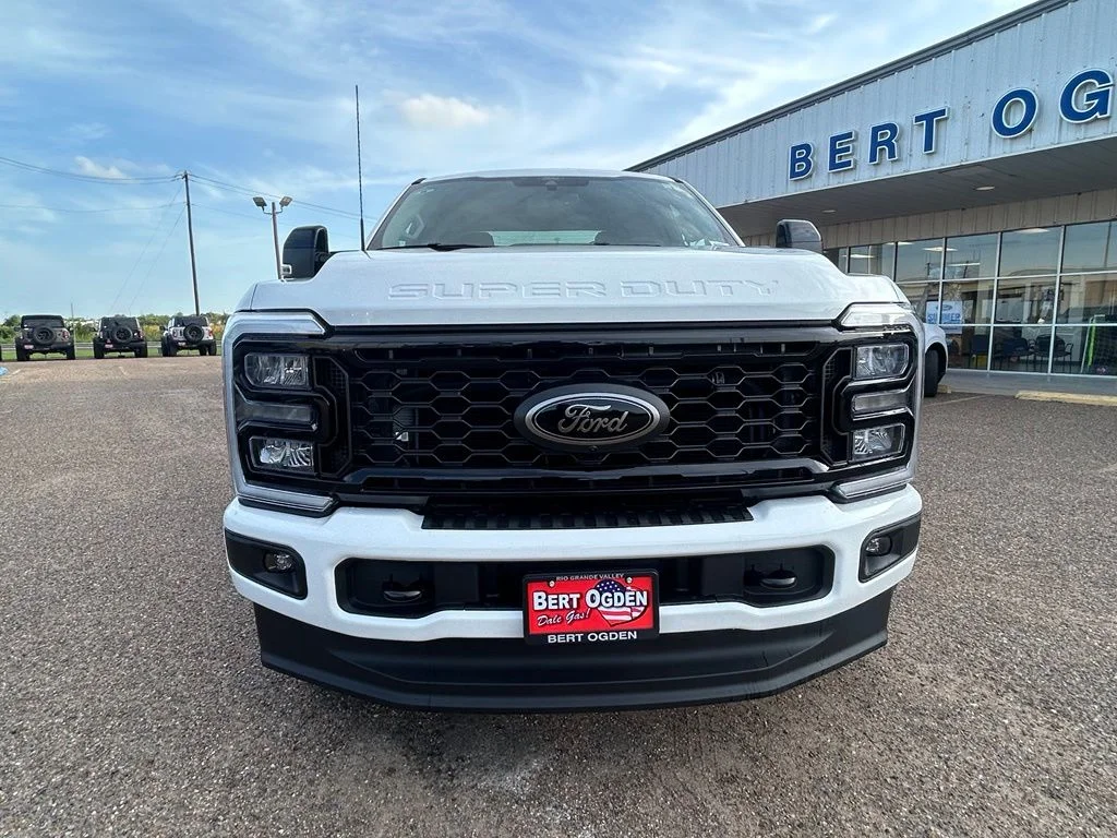 New 2026 Star White Metallic Tri-Coat Ford F-250® Lariat® image 2