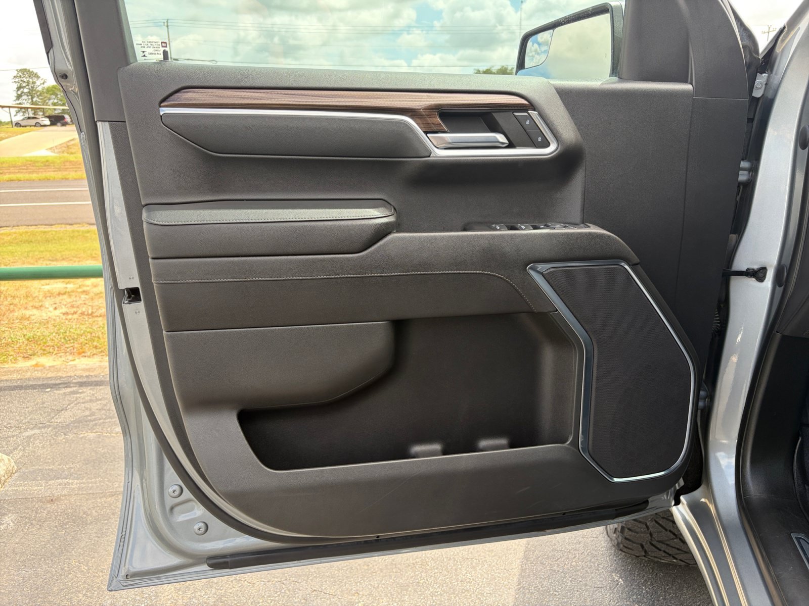 Used 2023 Sterling Gray Metallic Chevrolet LT image 22