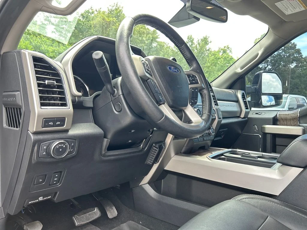 Used 2019 White Ford Lariat image 9