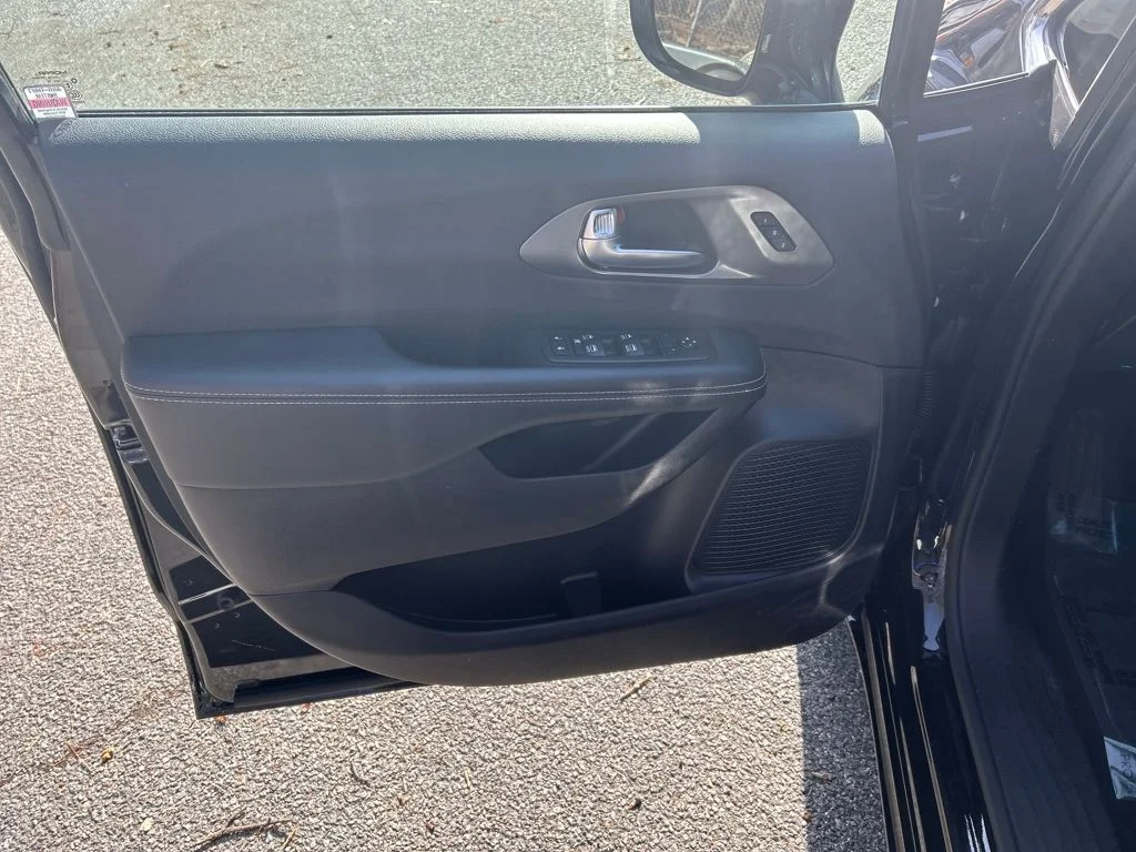 Used 2025 Black Chrysler Select image 13