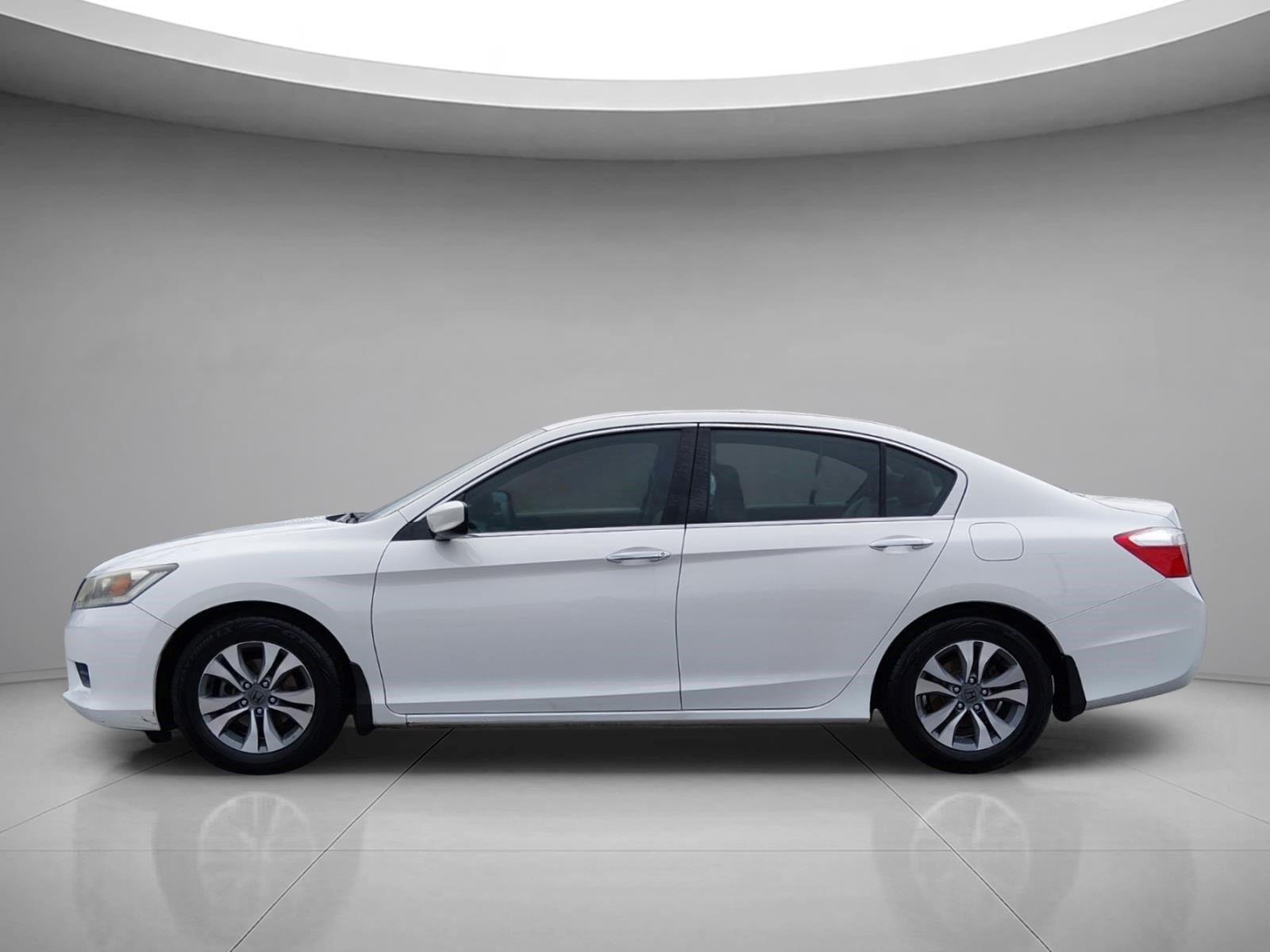 Used 2015  Honda LX image 2