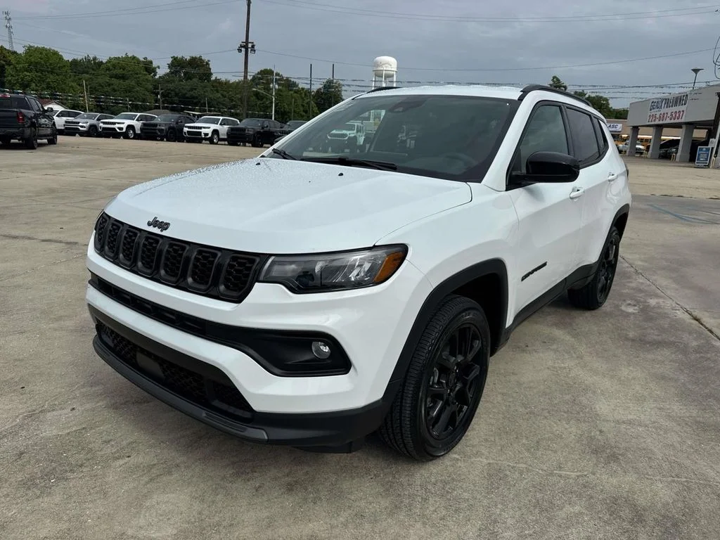New 2026 White Jeep Latitude image 8