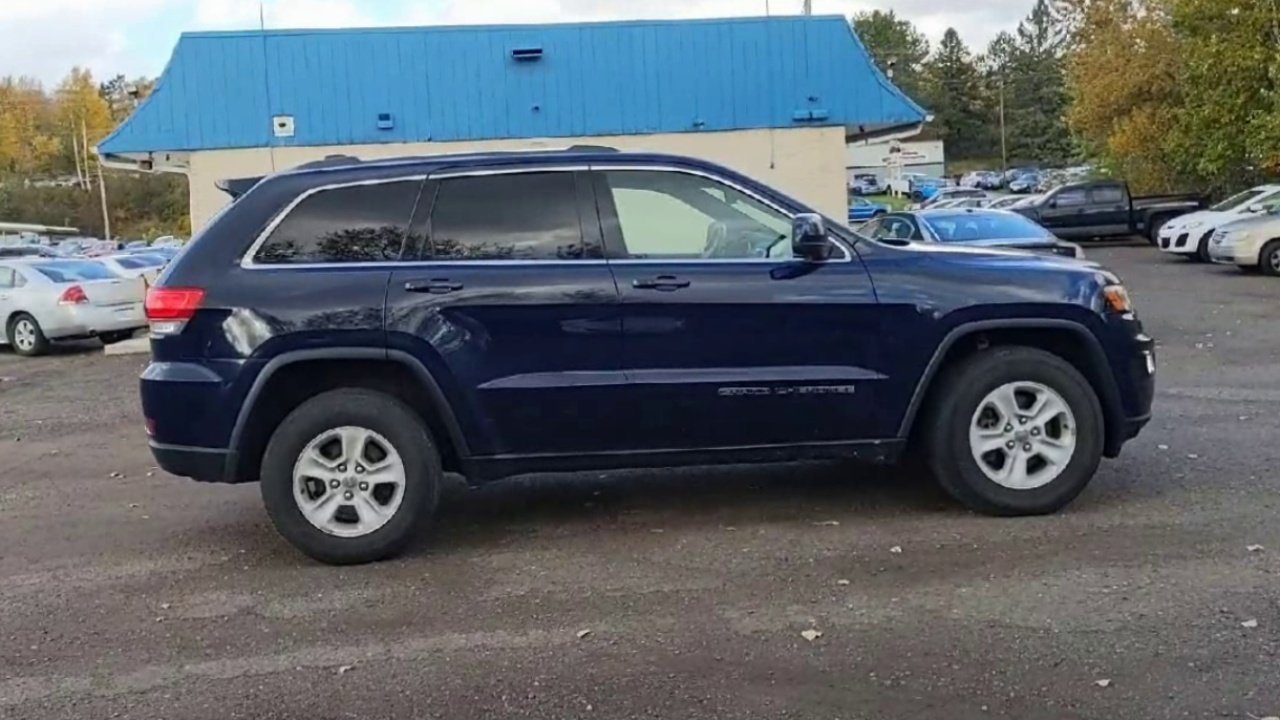 2017 Jeep Grand Cherokee Laredo photo 3