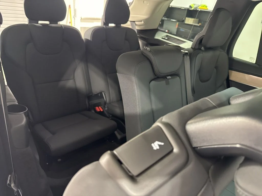 New 2026 Aurora Blue Volvo B6 Plus 7-Seater image 26