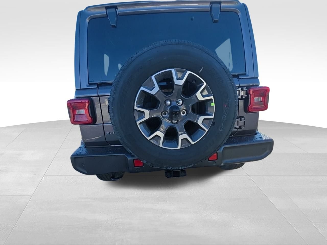 New 2026 Granite Crystal Metallic Clear-Coat Exterior Paint Jeep Sahara image 4