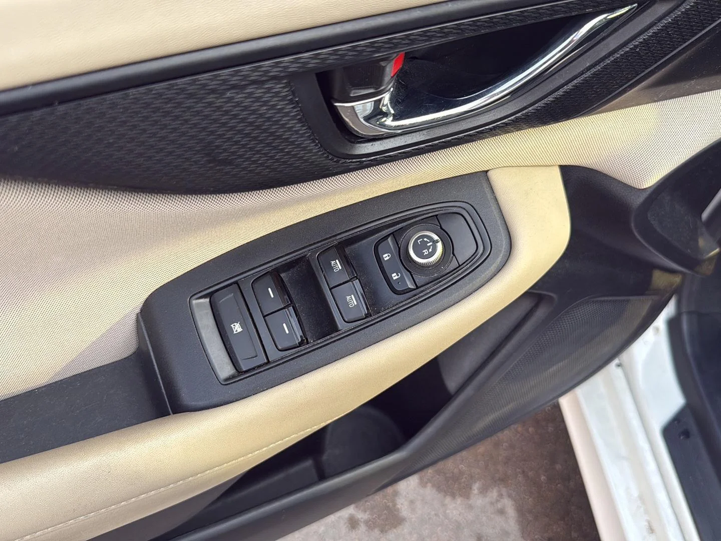 Used 2020 Crystal White Pearl Subaru Premium image 9