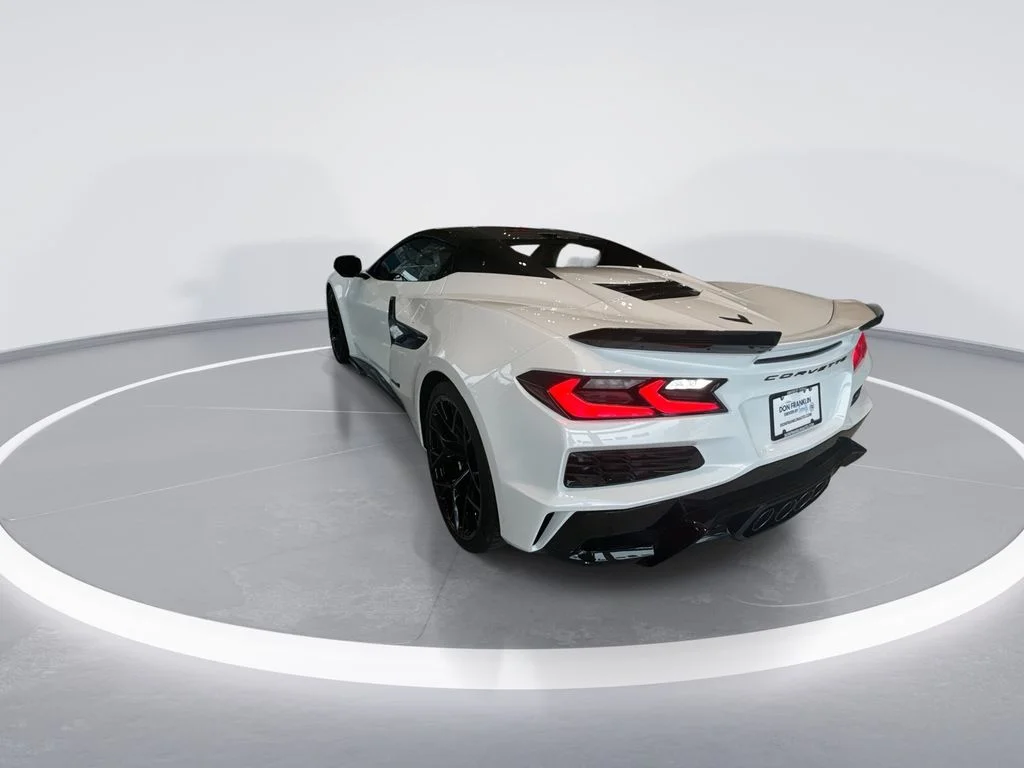 Used 2025 White Chevrolet ZR1 image 6