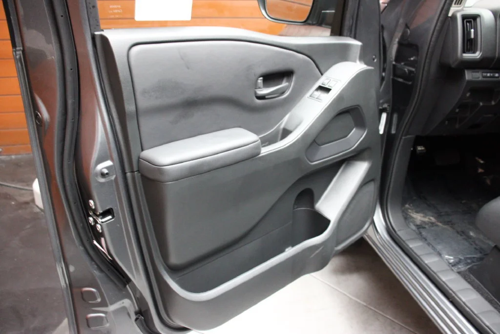 New 2027 Gun Metallic Nissan King Cab® S image 9