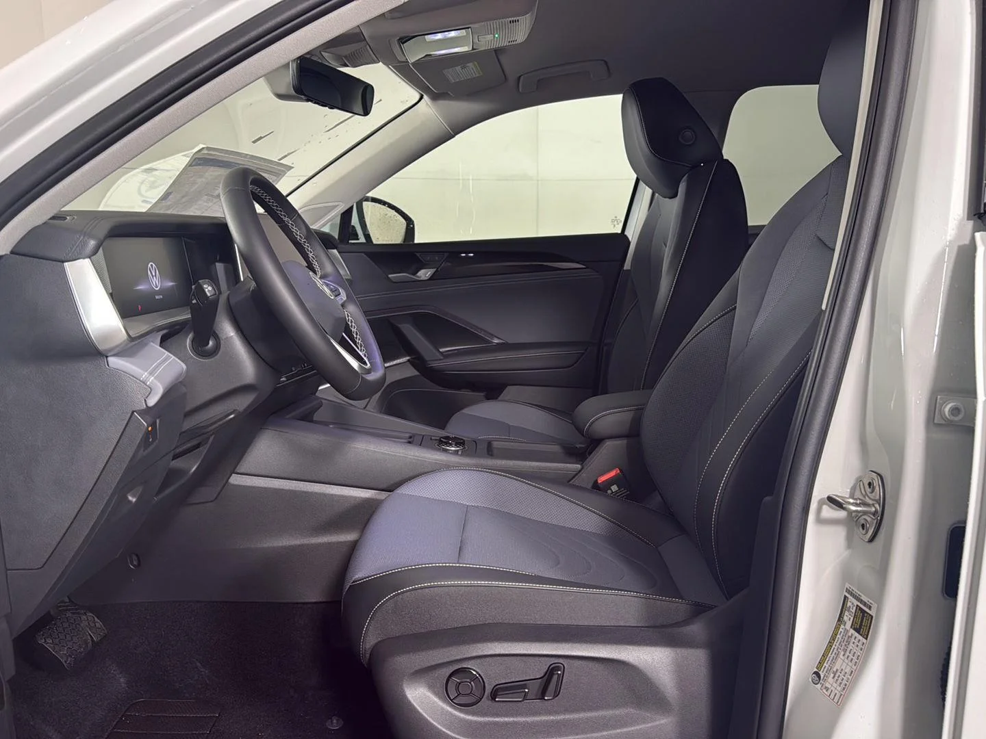 New 2026 Pure White Volkswagen SE image 3