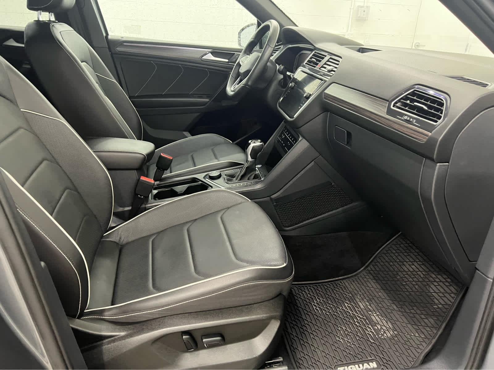 2022 Volkswagen Tiguan SEL R-LINE - Photo 27