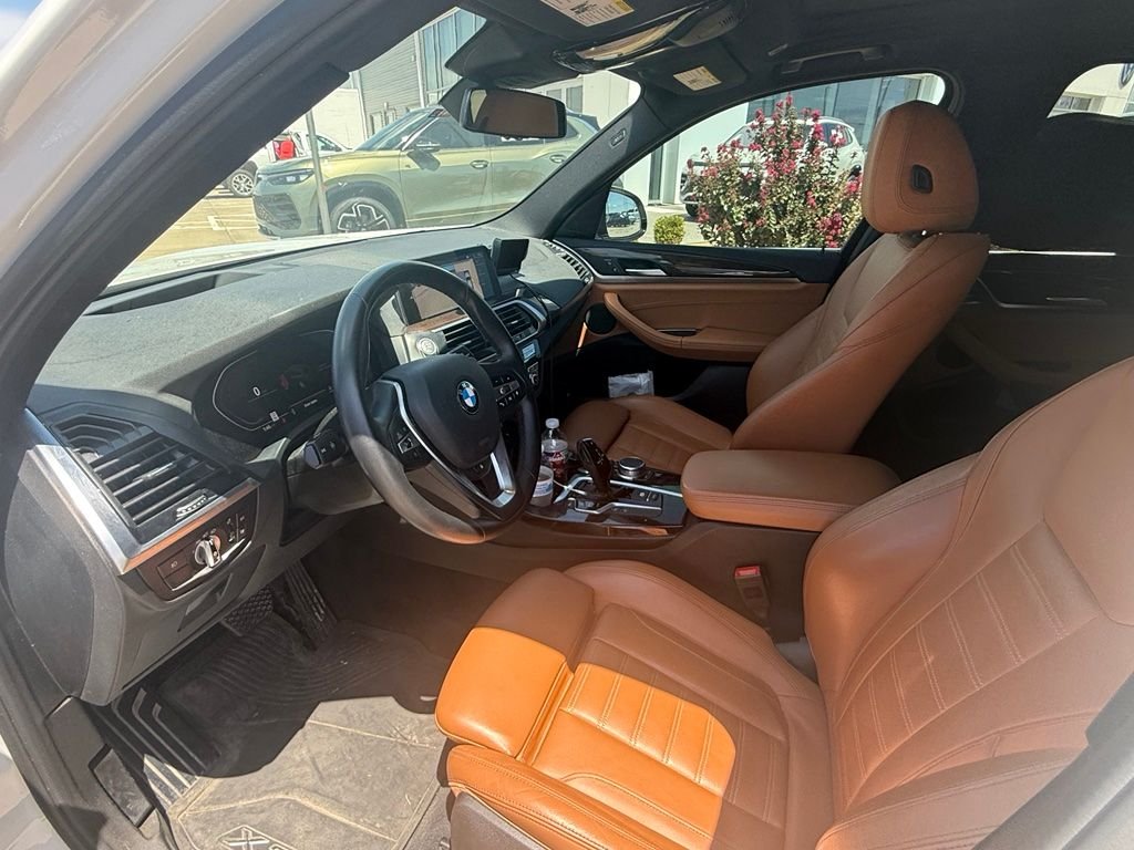 Used 2021 White Metallic BMW sDrive30i image 9