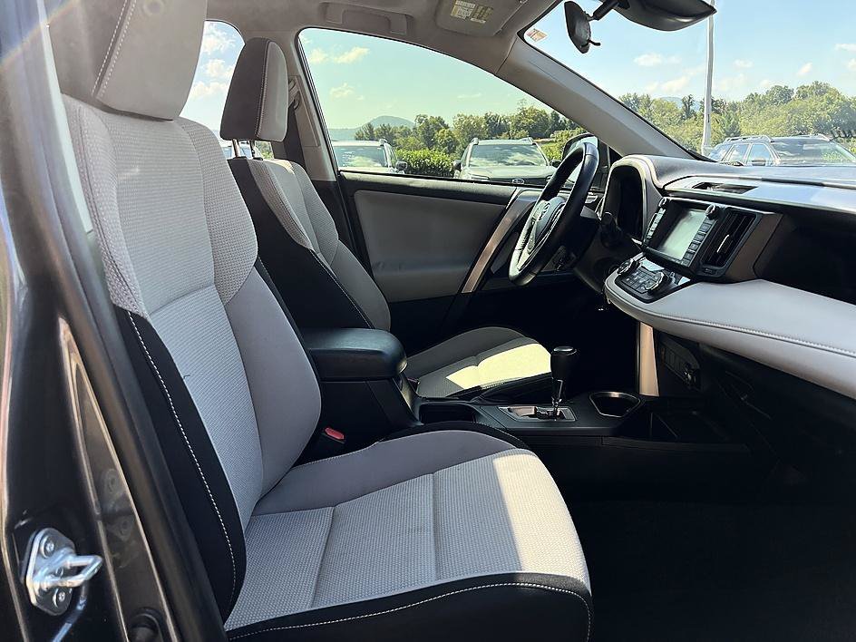 Used 2017 Magnetic Gray Metallic Toyota XLE image 19