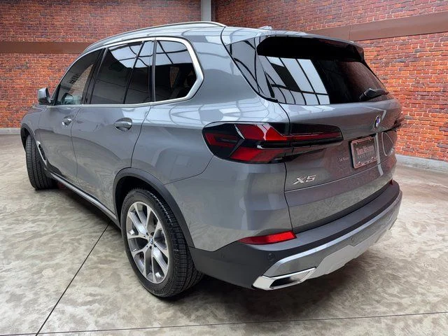 Used 2026 Gray BMW xDrive40i image 3