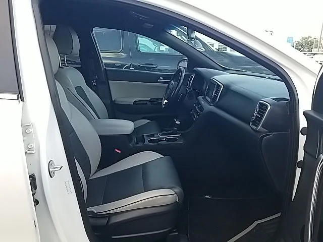 Used 2018 White Kia EX image 27