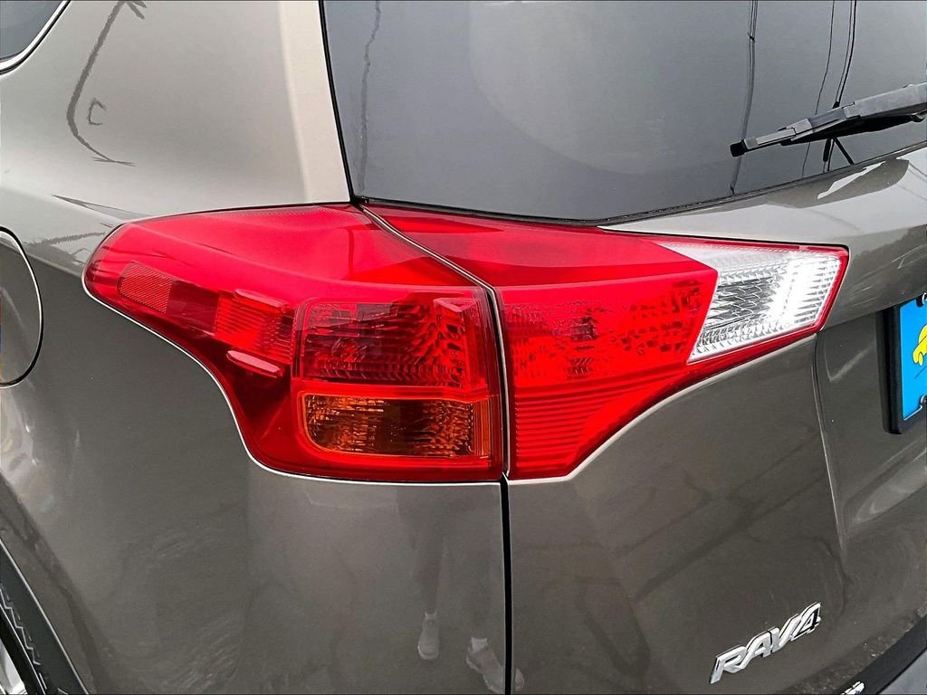 Used 2015 Brown Toyota XLE image 31