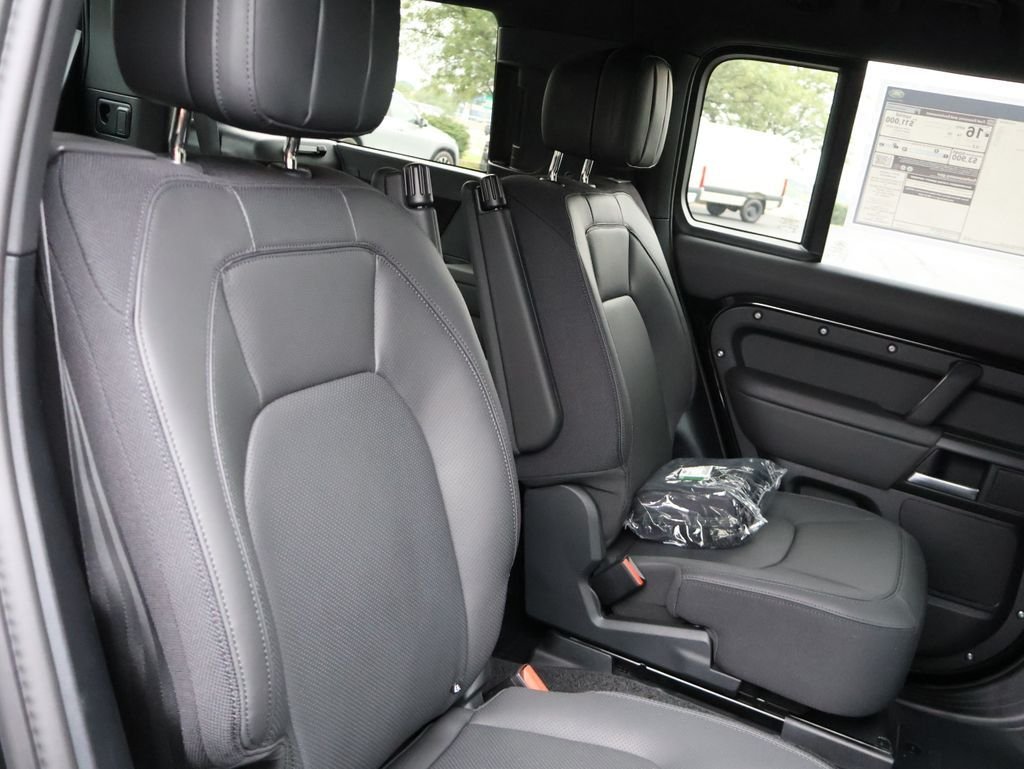 New 2026 Santorini Black Land Rover V8 image 12