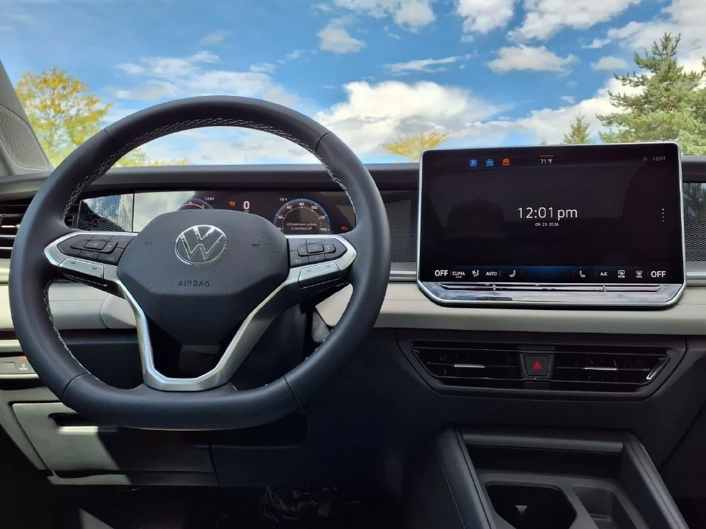 New 2026 Deep Black Pearl Volkswagen SE image 14