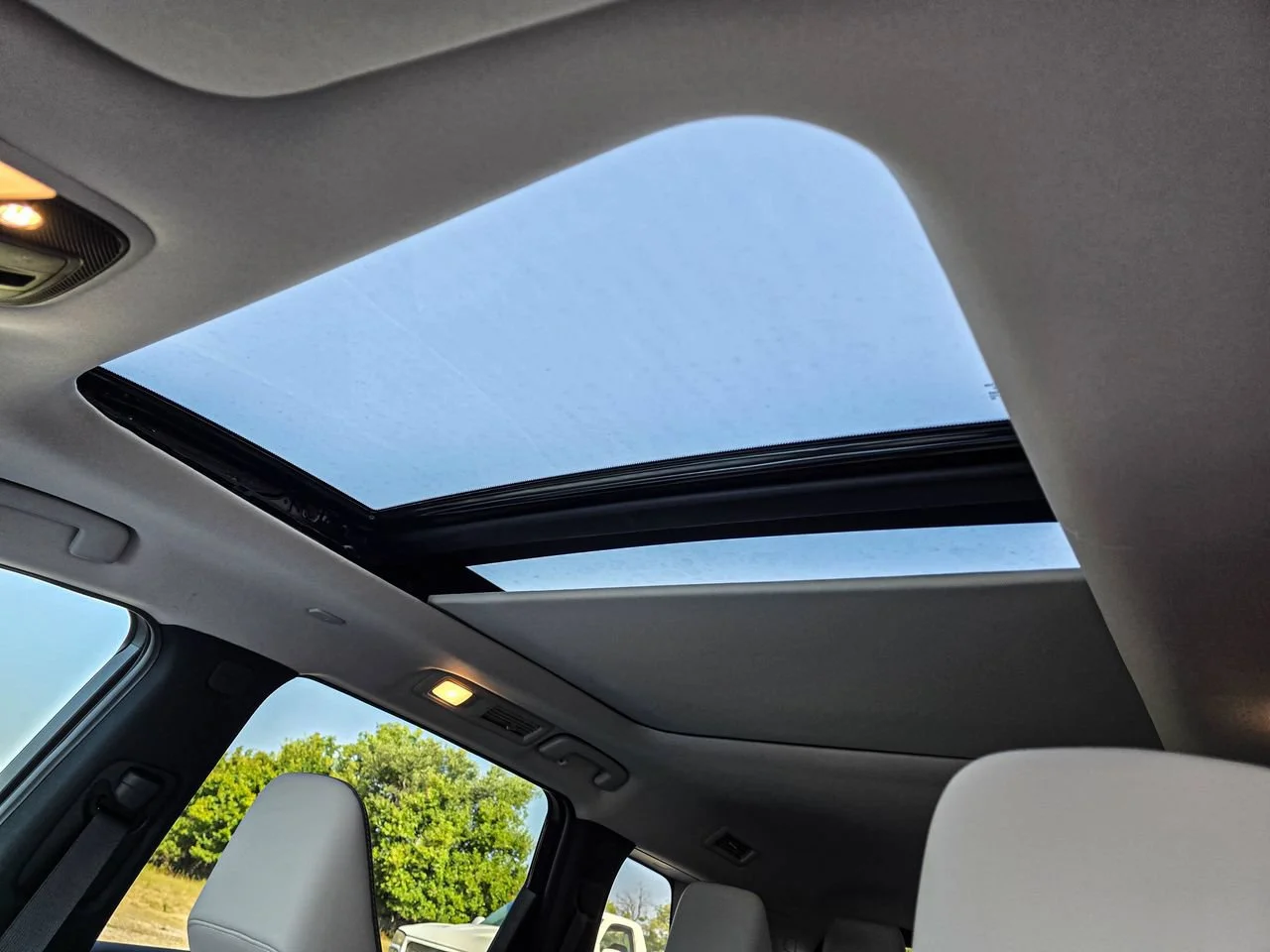 New 2027 RADIANT WHITE INFINITI Luxe AWD image 19