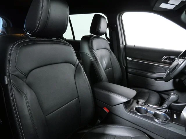 Used 2018 White Ford Limited image 11