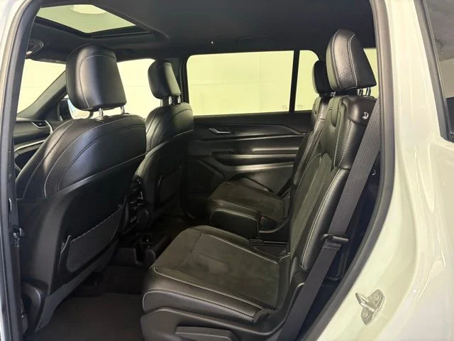 Used 2023 White/off-white Jeep Altitude image 20