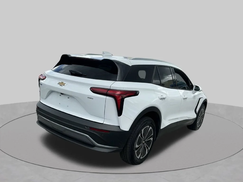 Used 2024 White Chevrolet LT image 11
